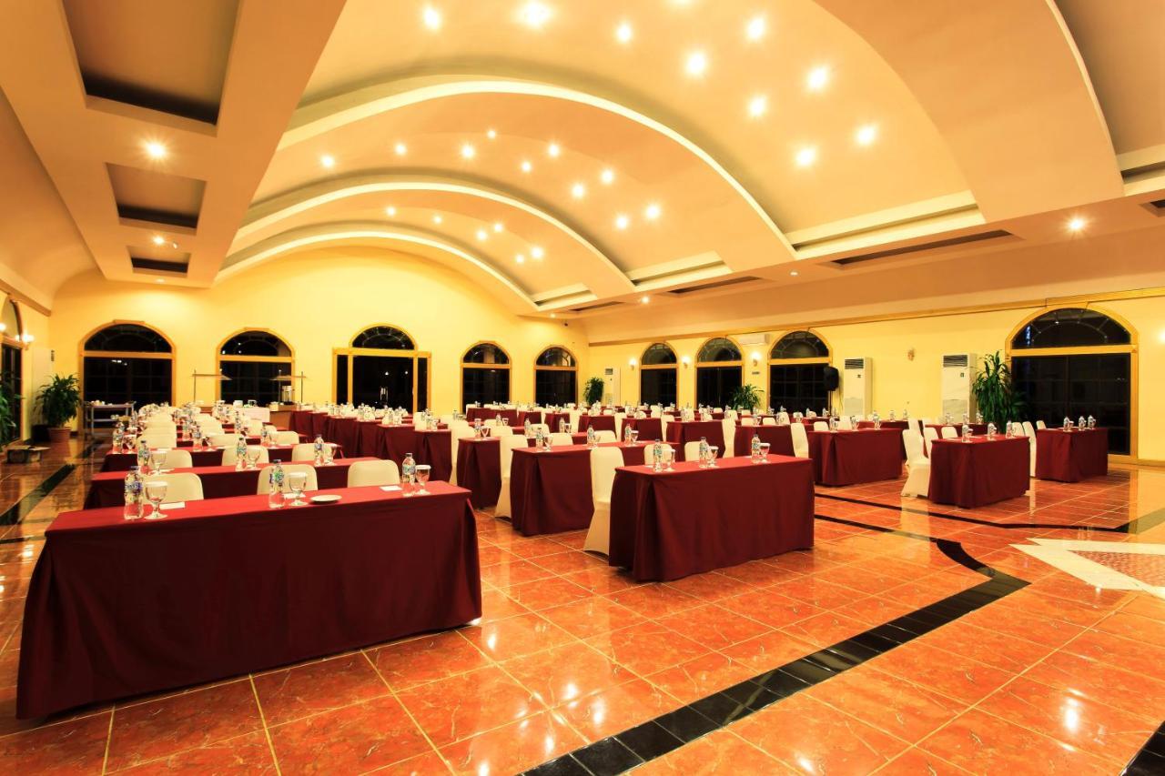 Aston Niu Manokwari Hotel & Conference Center Exterior photo